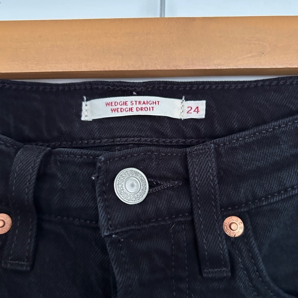 Women’s Levi’s Wedgie Straight Black Jeans Size 24 - Picture 2 of 10